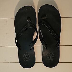 Reef Size 10 Black Flip Flops